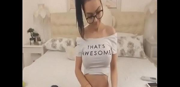  nerdy babe plays her clit on webcam